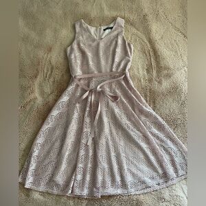 Sleeveless lace dress